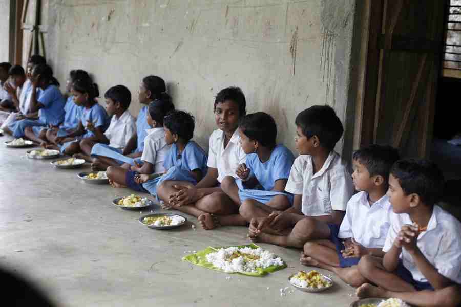 Delhi School Incident: 70 Students Hospitalized After Consuming Mid-Day Meal