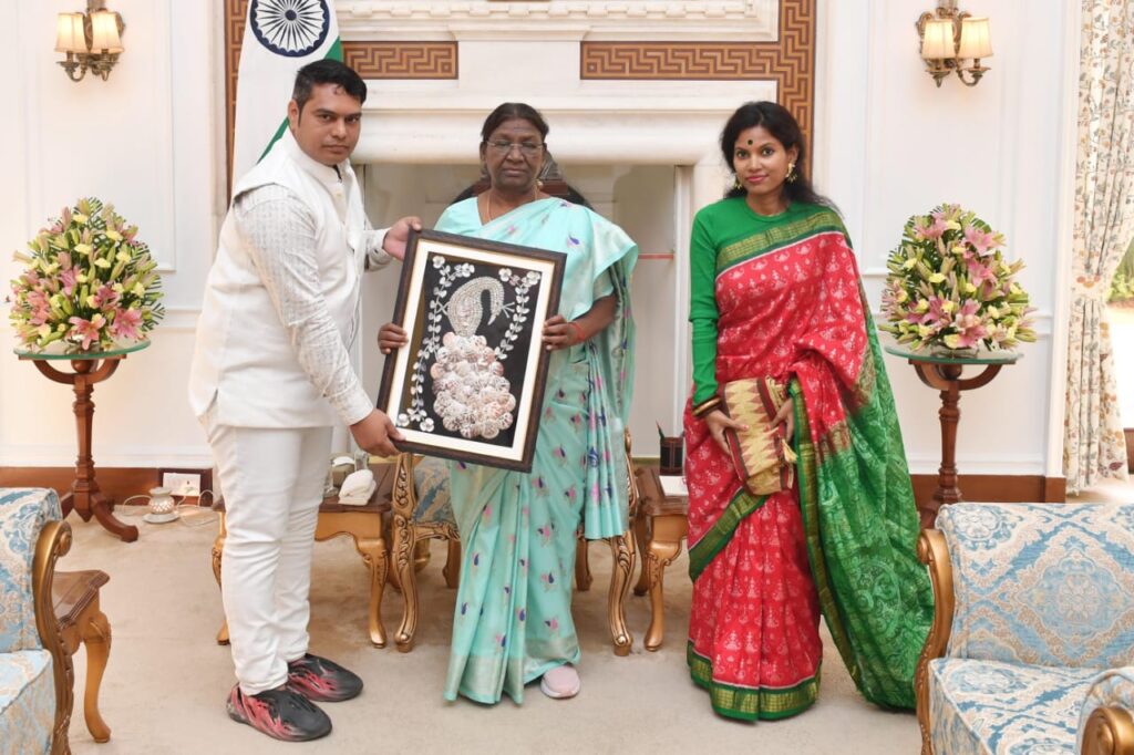 "Manasmita Jena and Giridhari Prasad Nayak's Memorable Courtesy Visit to the President of India: A Tribute to Unity and Creativity"