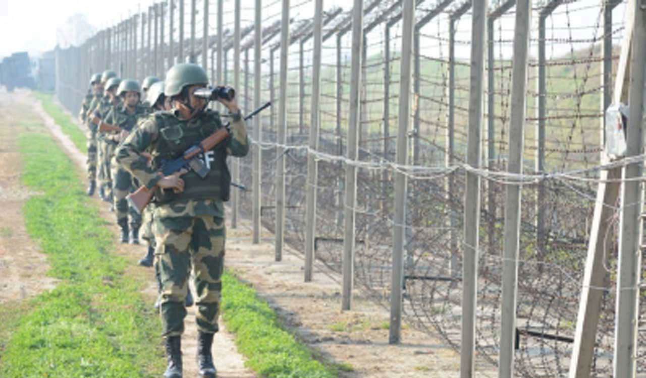 Pakistani Troops Fire at Indian Posts and Residential Areas in Jammu and Kashmir, Injuring BSF Jawan