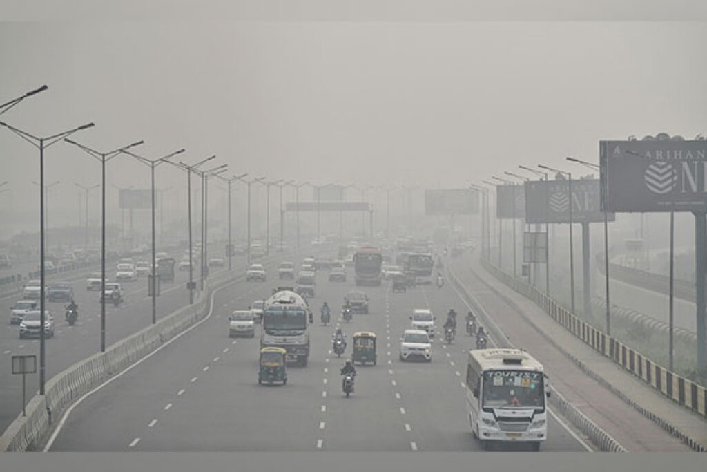 "Delhi's Air Quality Improves Slightly to 'Very Poor' Amidst Lingering Pollution Woes"