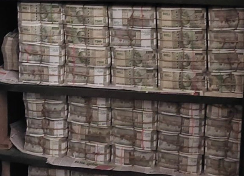 I-T Raid on Congress MP Dhiraj Sahu: Cash Seizure Reaches ₹353 Crore; Old Tweets Spark Controversy