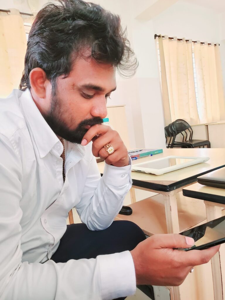 "Digital Dynamo: Abhilash Makam's Trailblazing Journey to Entrepreneurial Excellence"