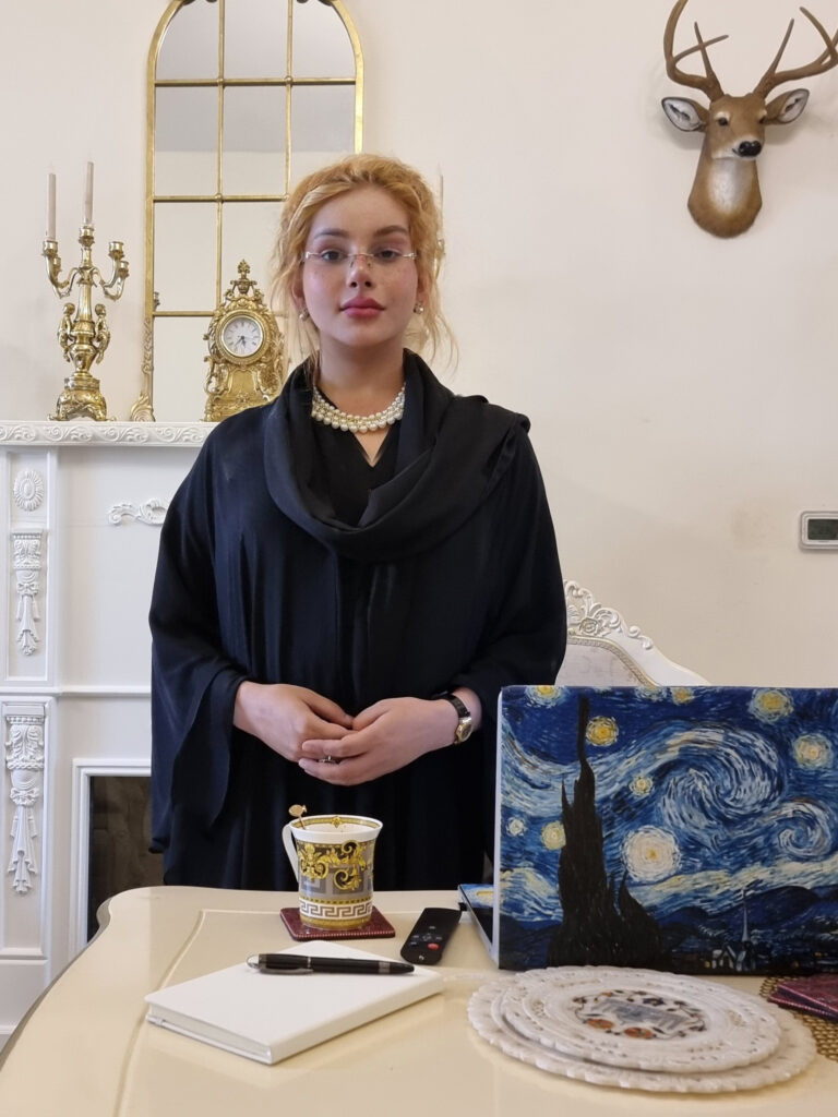 "Pioneering Paths: The Inspiring Journey of Lady Elizabeth Kelly in Pharmaceuticals"