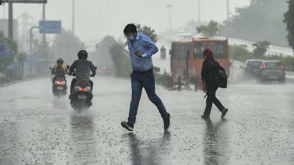 Unanticipated Rainfall and Thunderstorms Hit Delhi-NCR for Second Consecutive Day; More Showers Predicted