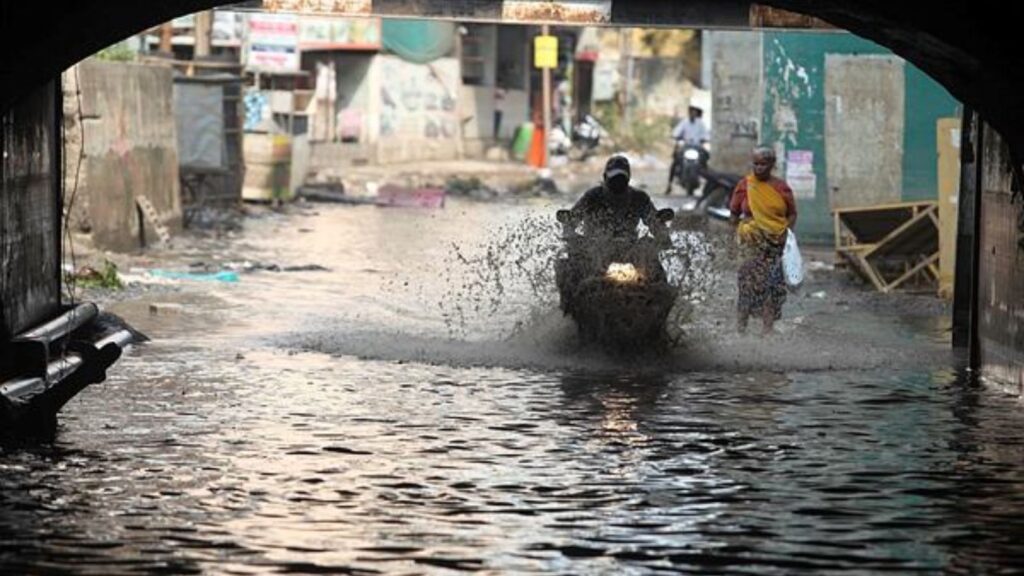 Flash Flood Alert Issued for Bihar; High Tide Warning for Mumbai Amid Heavy Rainfall