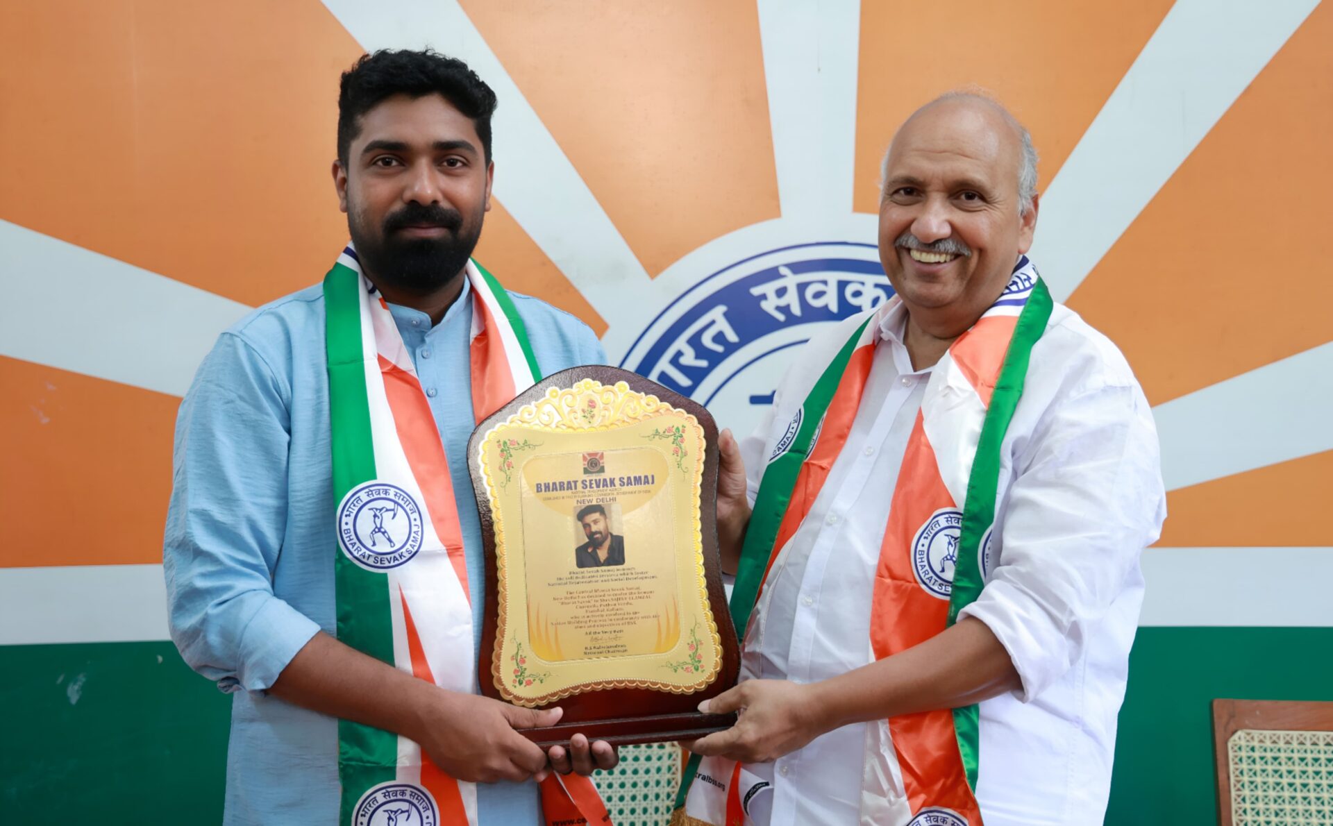Sajeev Elambal Honored with National Award by Bharath Sevak Samaj