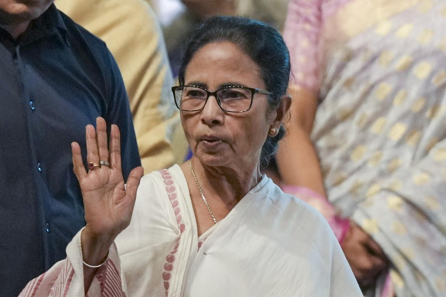 Mamata Banerjee Returns to Kolkata After UK Visit, Highlights Bengal’s Diversity and Development