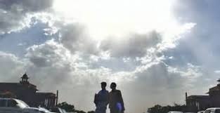 Delhi Records Hottest Day of 2025 at 40.5°C, IMD Warns of Heatwave Across North India