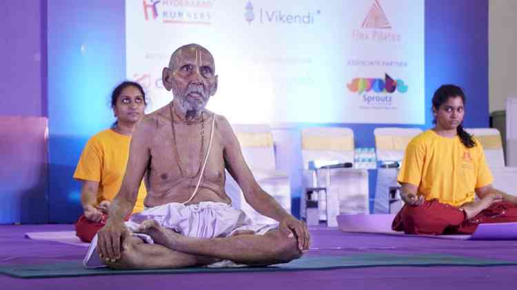 Yoga Guru Swami Sivananda Saraswati Passes Away at 128 in Varanasi